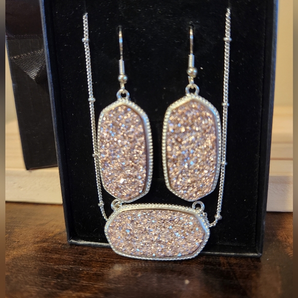 Jewelry - JEWELRY SET- EARRINGS/NECKLACE
